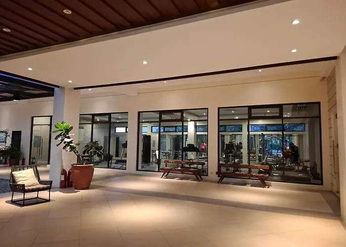 Cozy Hotel-style 1 Bedroom Unit 5l At Eastbay Residences By Rockwell